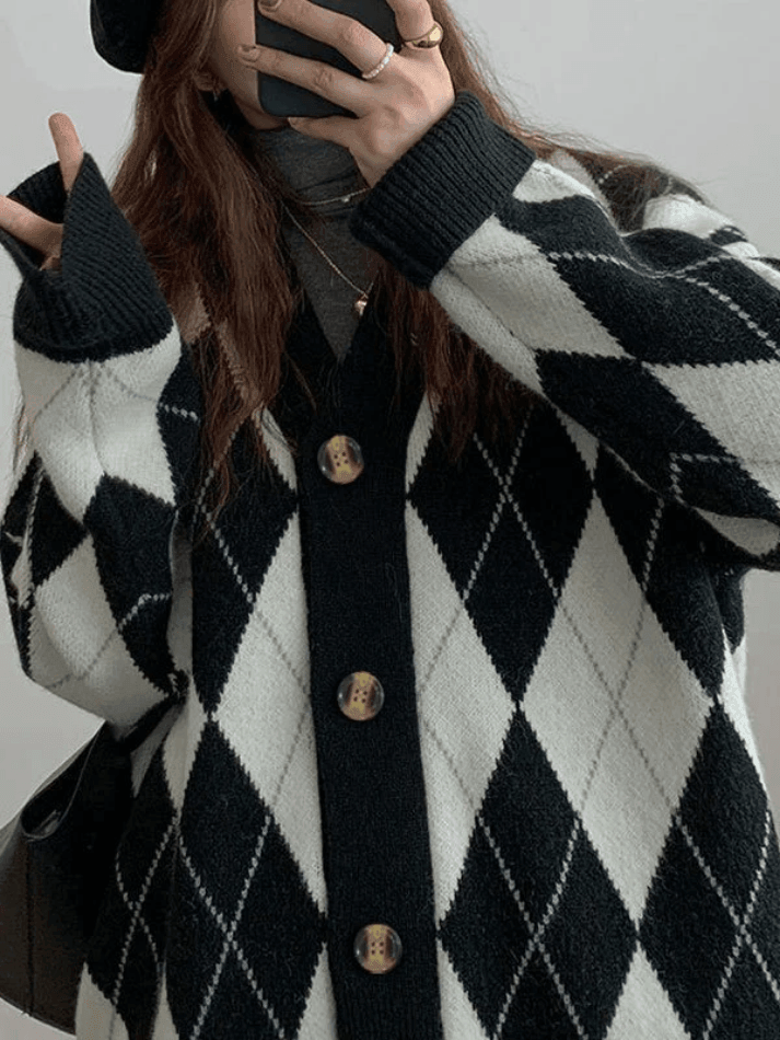 V neck argyle pattern knit cardigan