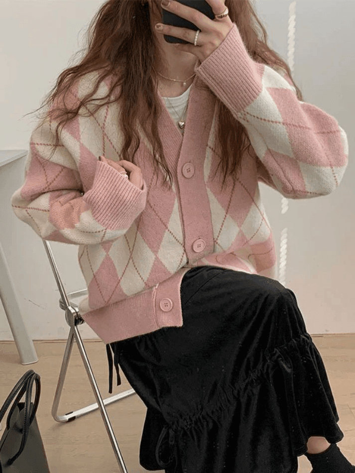 V neck argyle pattern knit cardigan