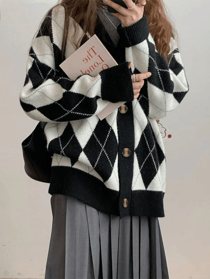 V neck argyle pattern knit cardigan